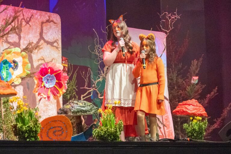 Szene aus dem Familienmusical Klumpat der Mülltroll
