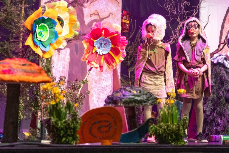 Szene aus dem Familienmusical Klumpat der Mülltroll