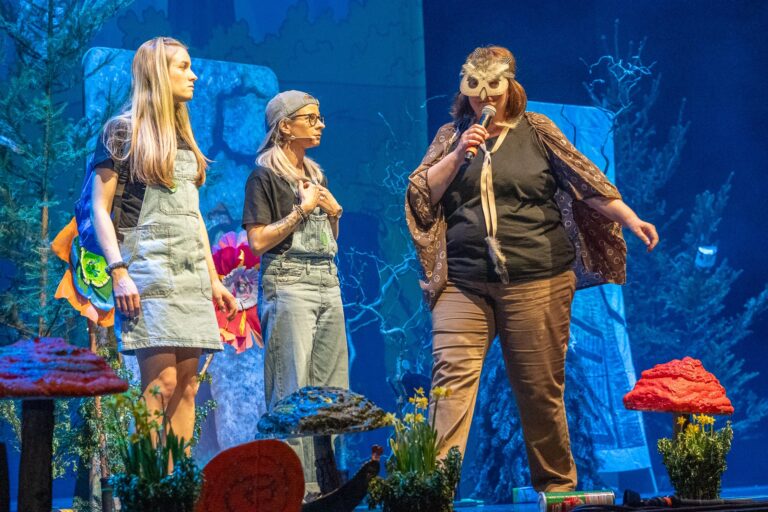 Szene aus dem Familienmusical Klumpat der Mülltroll